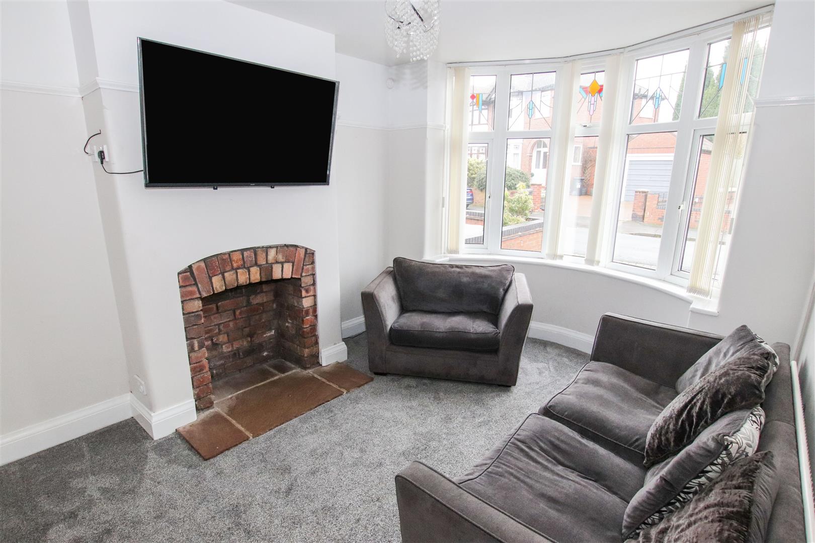 BAY FRONTED LOUNGE